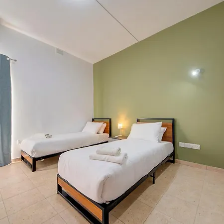 شقة A Spacious 3br In Stunning Mellieha With Views By 360 Estates Ghajn Zejtuna