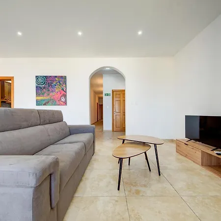 شقة A Spacious 3br In Stunning Mellieha With Views By 360 Estates Ghajn Zejtuna