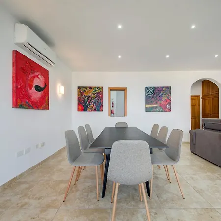 شقة A Spacious 3br In Stunning Mellieha With Views By 360 Estates *