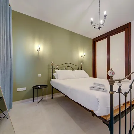 公寓 A Spacious 3br In Stunning Mellieha With Views By 360 Estates *