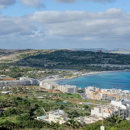 公寓 A Spacious 3br In Stunning Mellieha With Views By 360 Estates